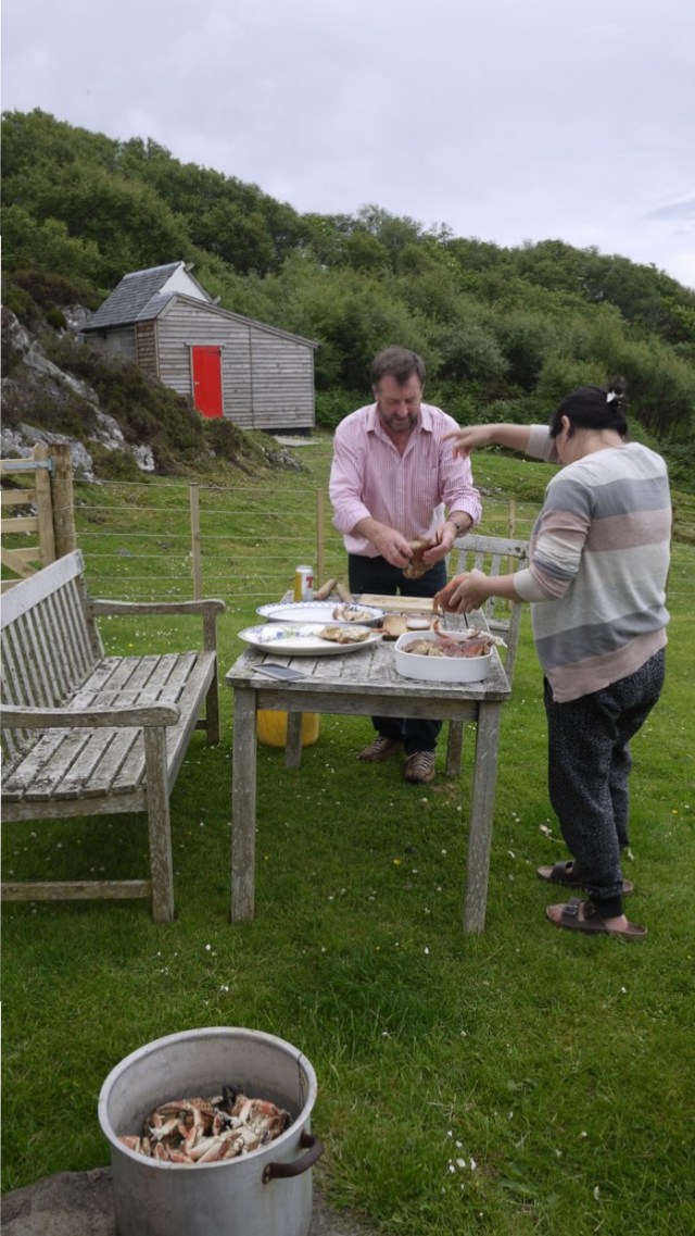 Cleaning Crabs With Help From Yang and the Midgies.