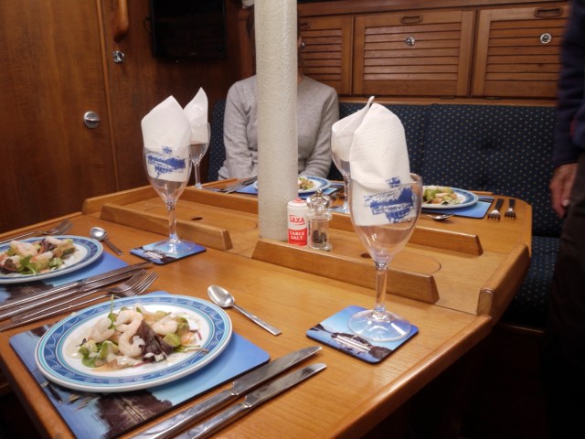 On Restaurant yacht Run Rig